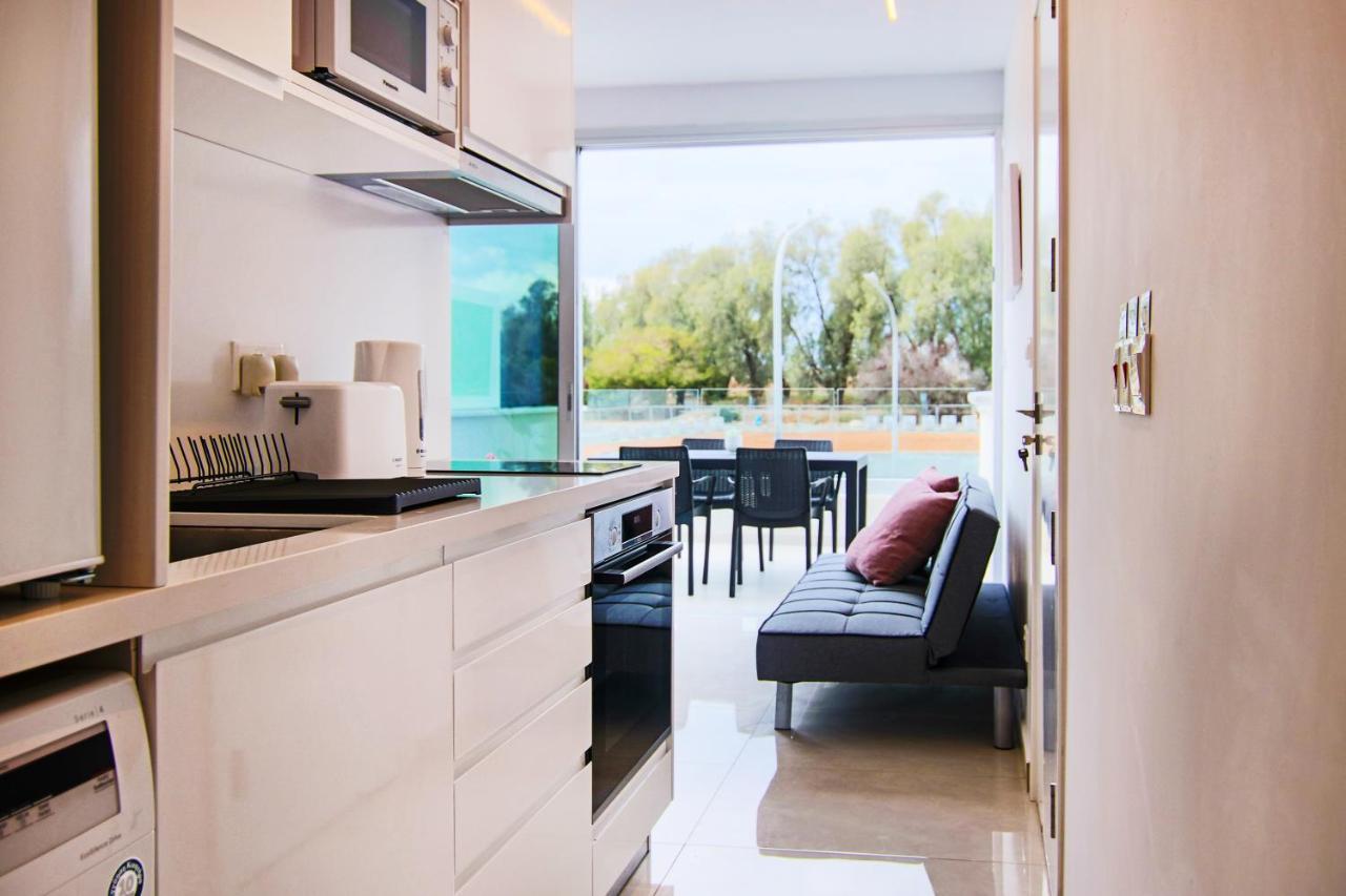 Апартаменты Phaedrus Living - Seaside Luxury Flat Harbour 110 Пафос Экстерьер фото